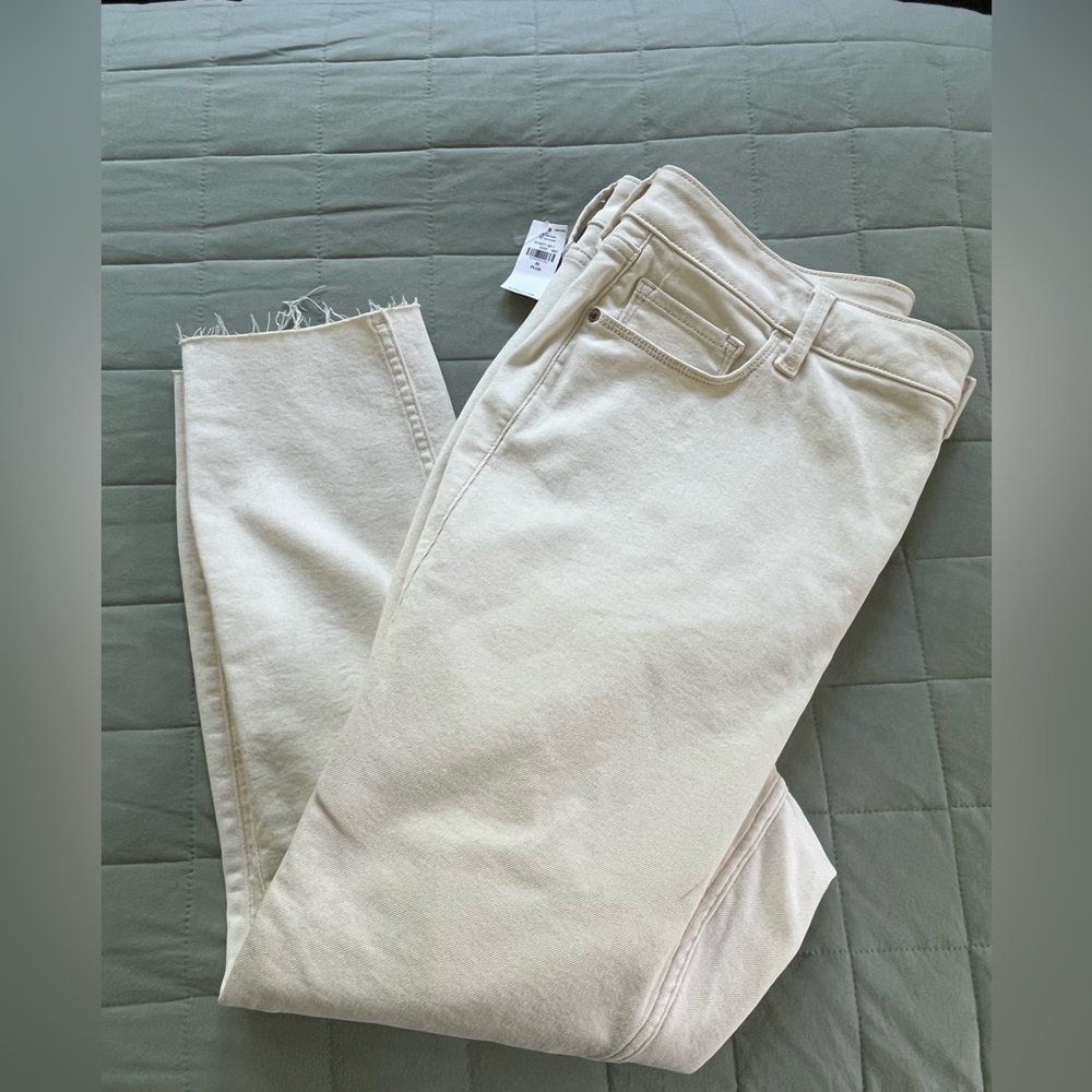 NEW Old Navy Cream Rockstar Extra High Rise Super Skinny 360 Stretch Sz 20 Plus